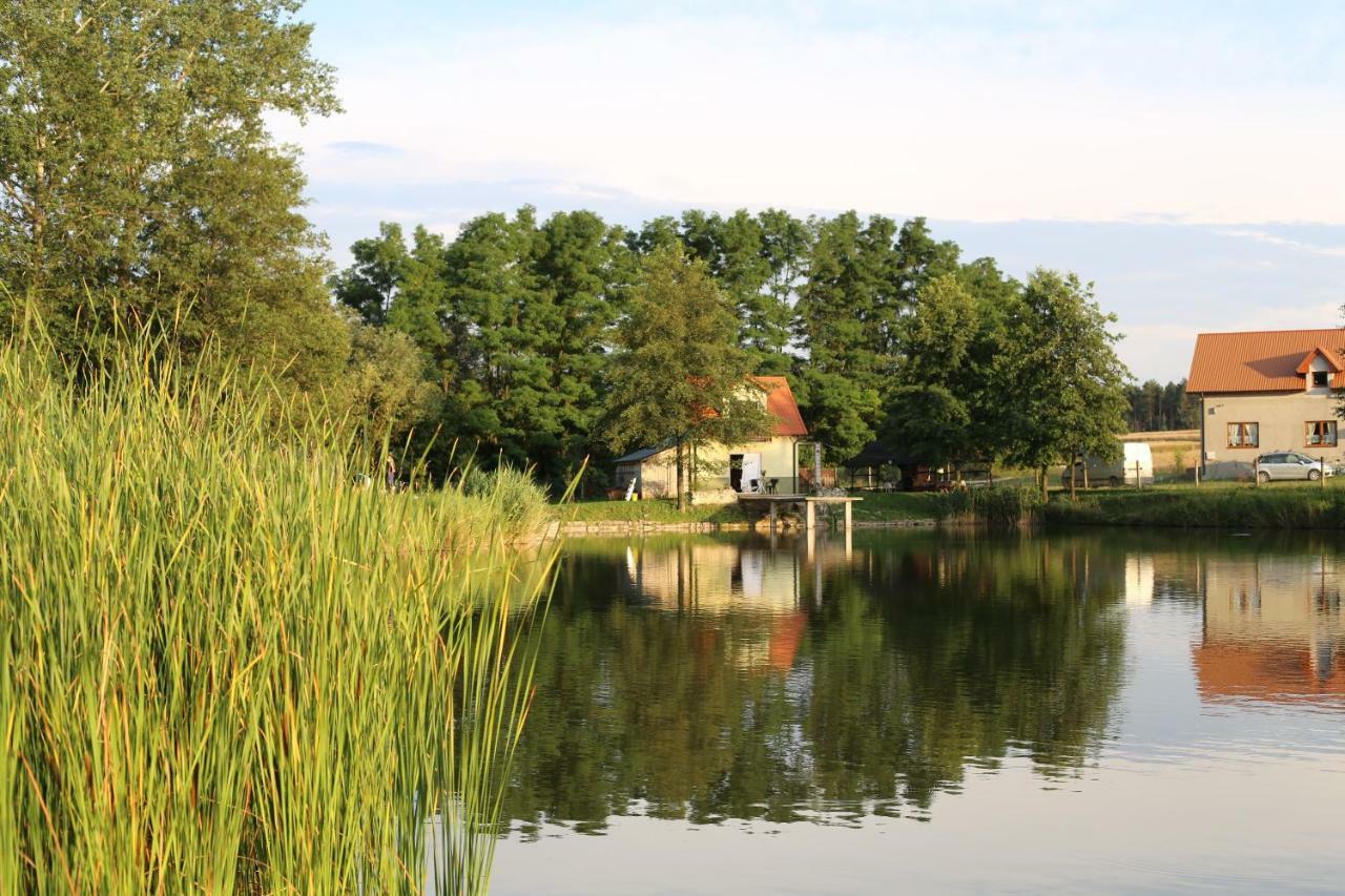 Вилла Agrowczasy Nad Stawem Gartatowice Экстерьер фото